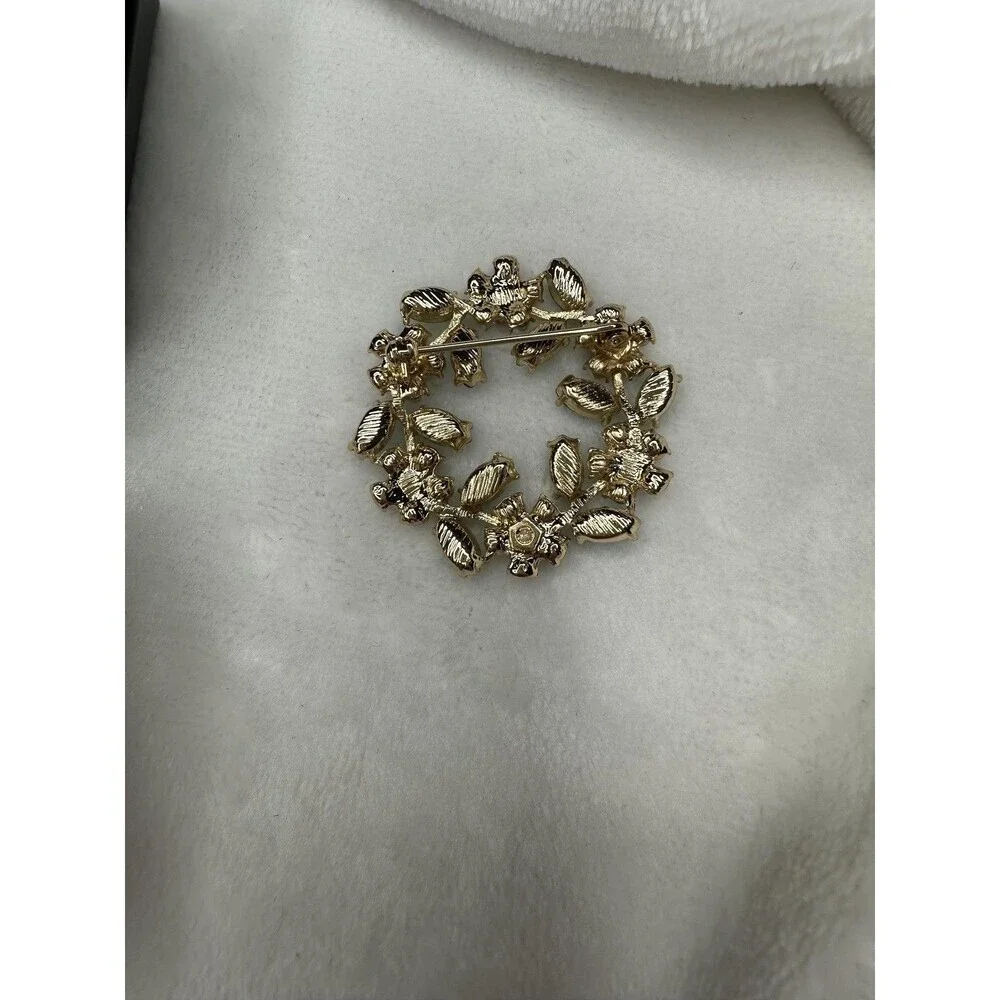 NEW Studio 1886 Avon Wreath Brooch Pin Green Blue Gold Tone Christmas Faux Pearl